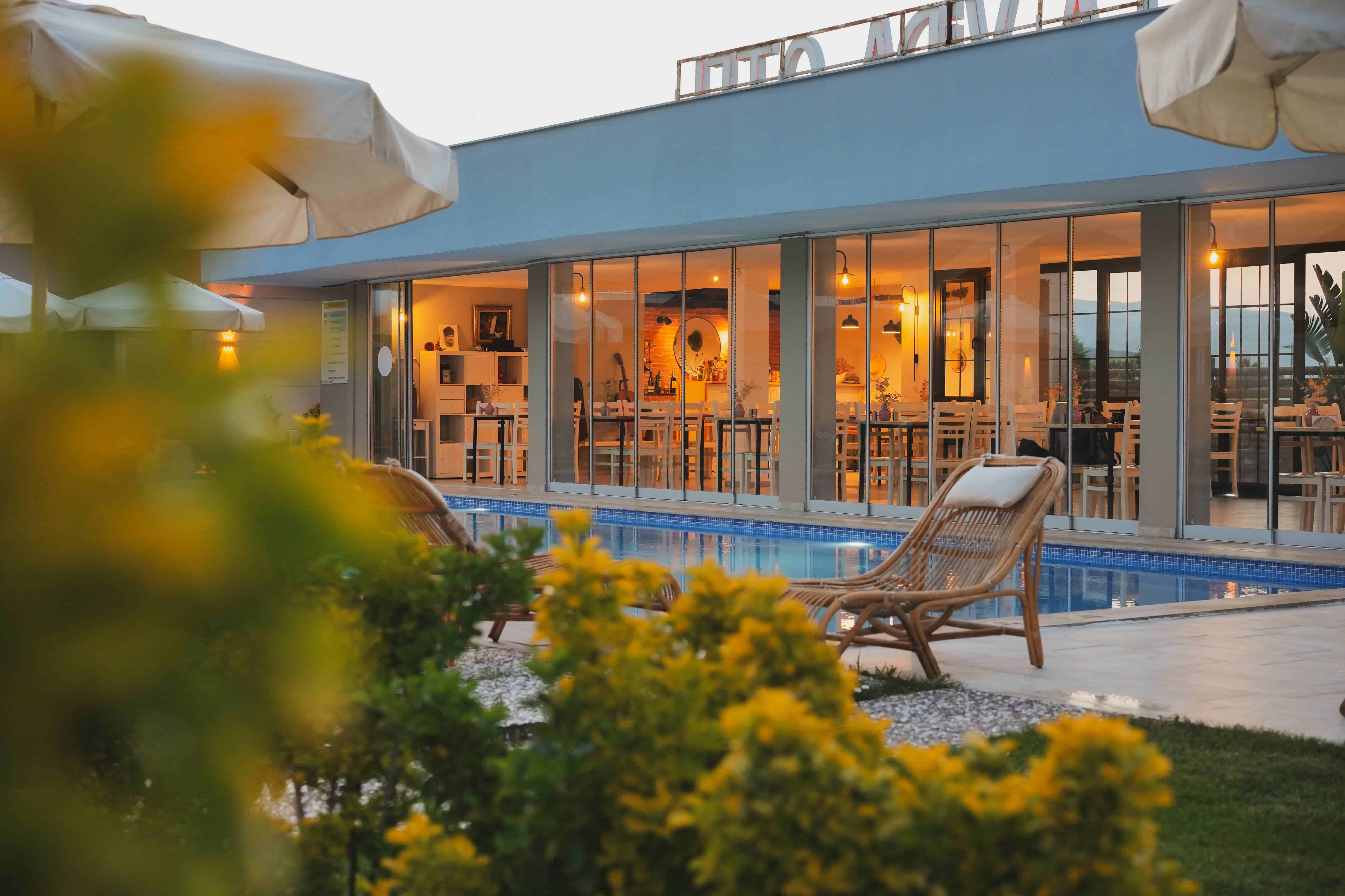 Havuz Kenarı Bar